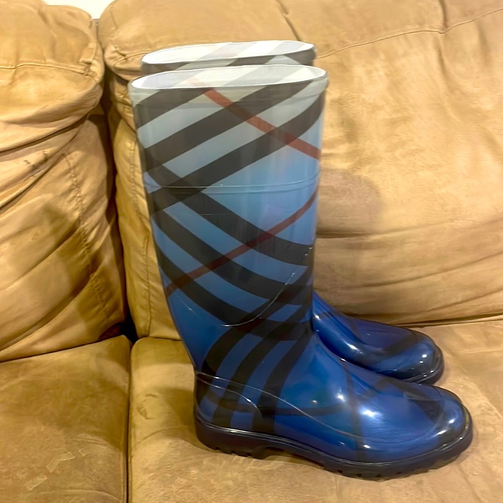 Blue Burberry rain boots size 7
